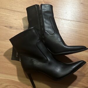 Forever 21 Sleek Black Heeled Boots